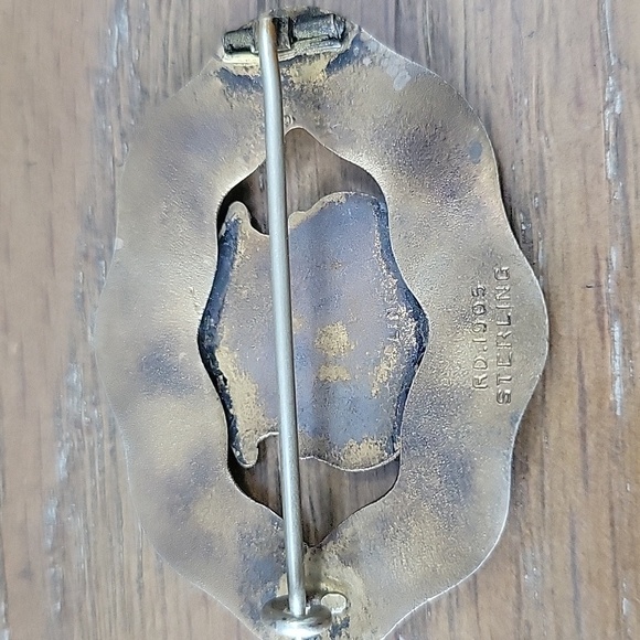 RD 1905 Sterling Vintage Enamel Maple Leaf Brooch - Picture 2 of 3